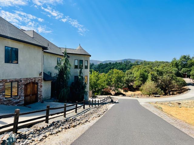 410 Corral Loop, Angels Camp, CA 95222