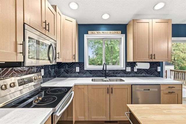 2336 Bradwood Avenue, Altoona, WI 54720