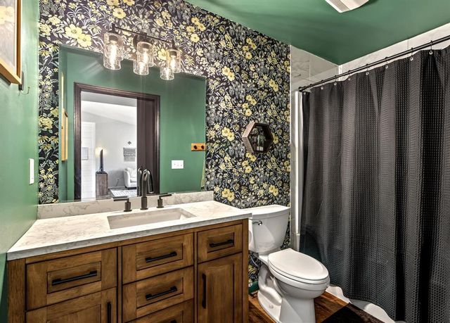 2336 Bradwood Avenue, Altoona, WI 54720