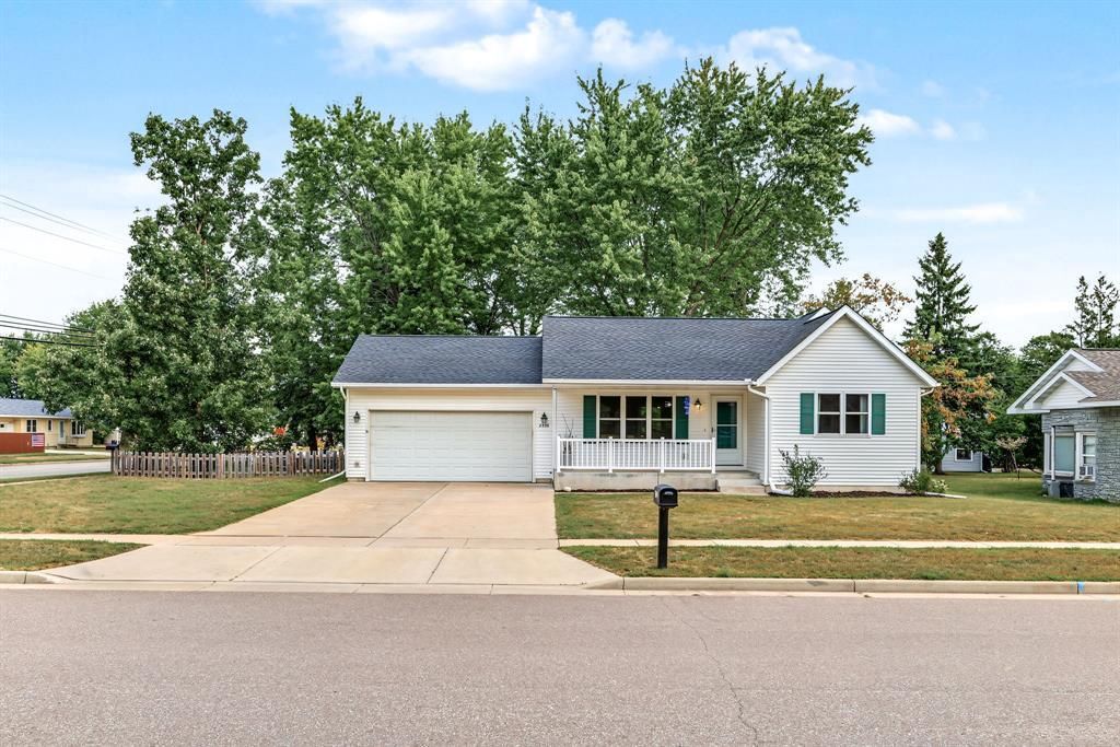 2336 Bradwood Avenue, Altoona, WI 54720