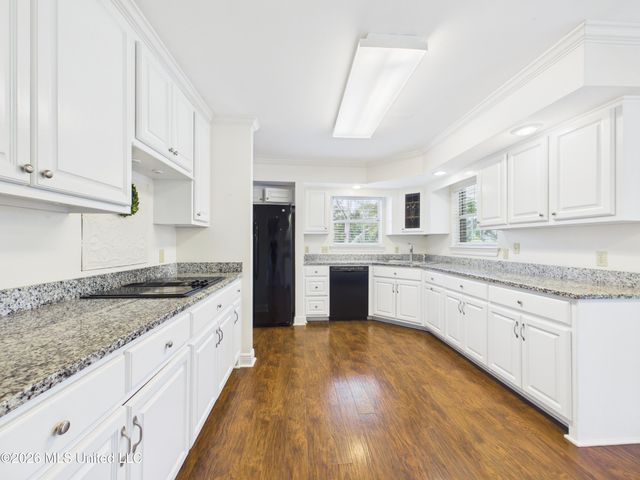1068 Conley Circle, Ocean Springs, MS 39564