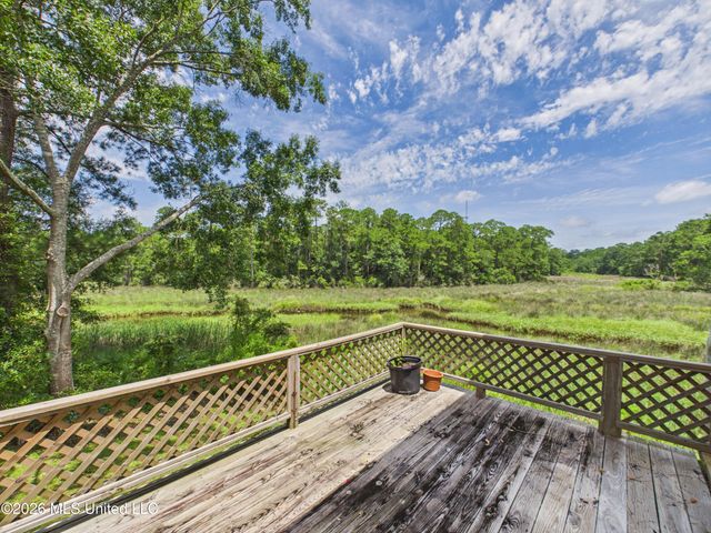 1068 Conley Circle, Ocean Springs, MS 39564