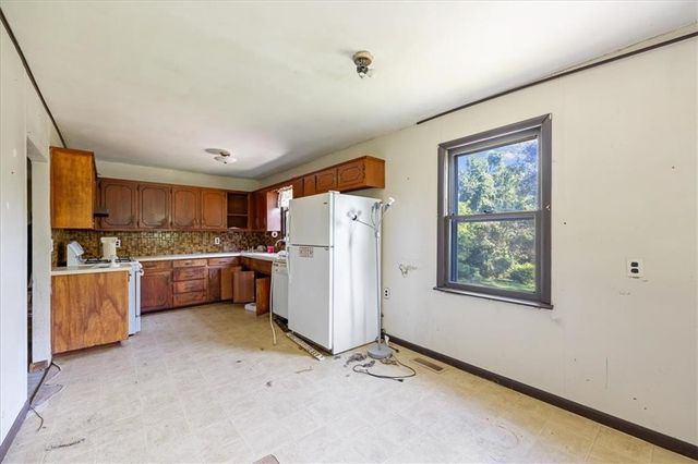 7102 E 55th Street, Kansas City, MO 64129