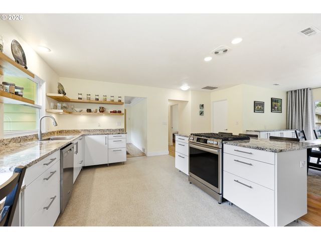 595 DARTMOOR Dr, Eugene, OR 97401