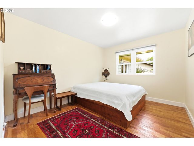 595 DARTMOOR Dr, Eugene, OR 97401