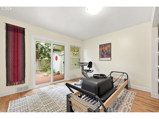 595 DARTMOOR Dr, Eugene, OR 97401