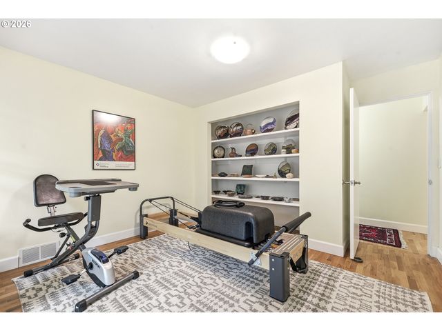 595 DARTMOOR Dr, Eugene, OR 97401