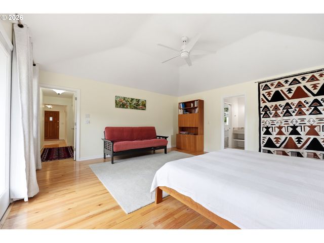 595 DARTMOOR Dr, Eugene, OR 97401