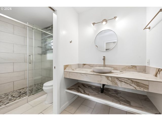 595 DARTMOOR Dr, Eugene, OR 97401