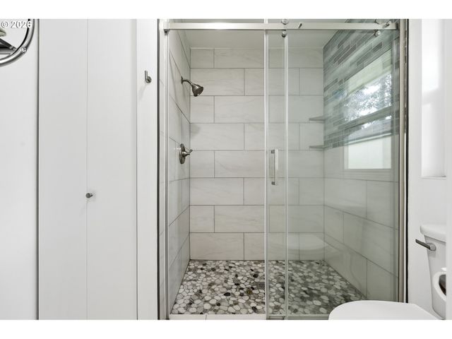 595 DARTMOOR Dr, Eugene, OR 97401
