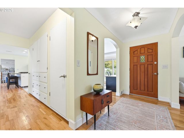 595 DARTMOOR Dr, Eugene, OR 97401