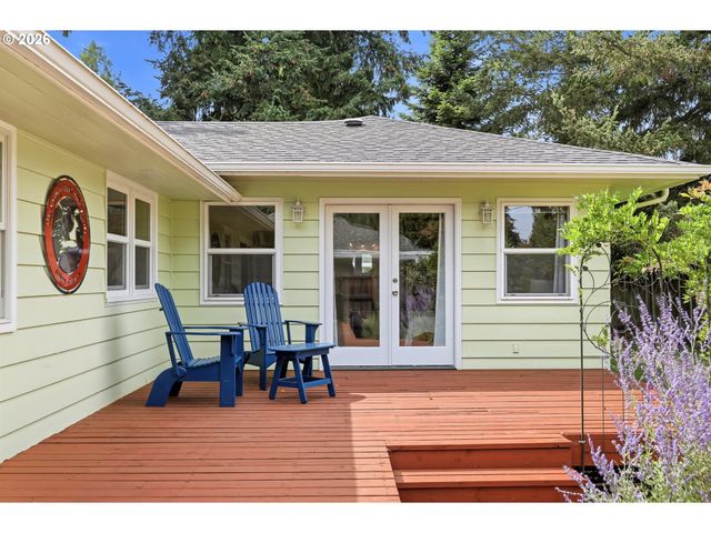 595 DARTMOOR Dr, Eugene, OR 97401