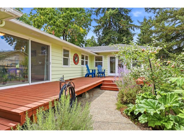 595 DARTMOOR Dr, Eugene, OR 97401