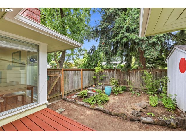 595 DARTMOOR Dr, Eugene, OR 97401