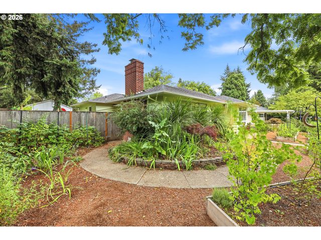 595 DARTMOOR Dr, Eugene, OR 97401