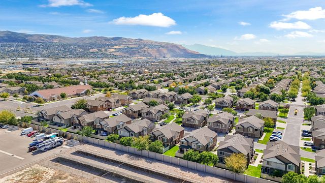 1022 W ALLINGTON DR, North Salt Lake, UT 84054