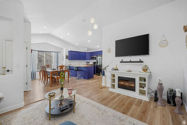 1022 W ALLINGTON DR, North Salt Lake, UT 84054
