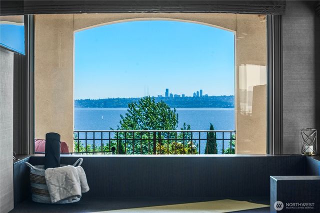 435 8th Avenue W, Kirkland, WA 98033