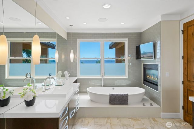 435 8th Avenue W, Kirkland, WA 98033