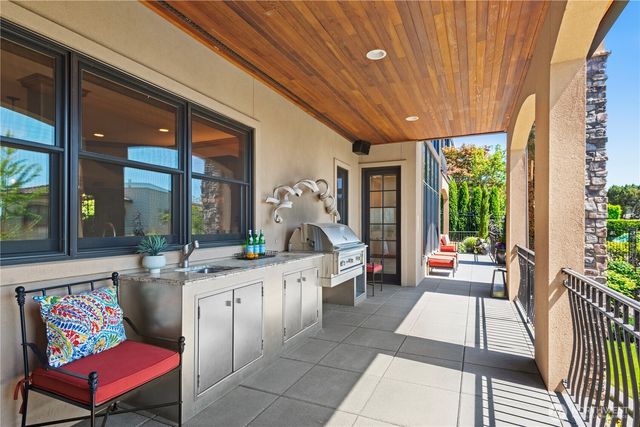 435 8th Avenue W, Kirkland, WA 98033