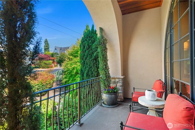 435 8th Avenue W, Kirkland, WA 98033