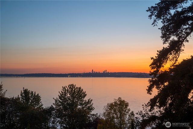 435 8th Avenue W, Kirkland, WA 98033