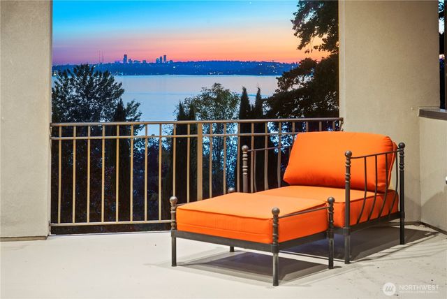 435 8th Avenue W, Kirkland, WA 98033