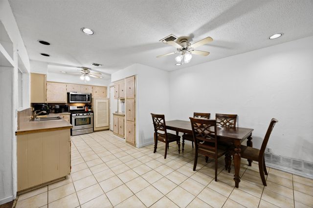 2010 Warwick Drive, Arlington, TX 76015