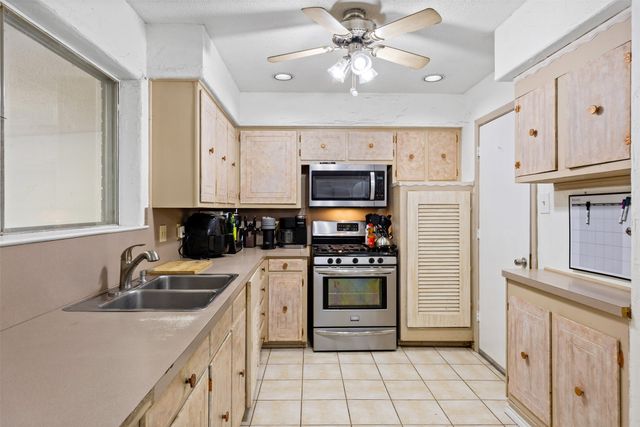 2010 Warwick Drive, Arlington, TX 76015