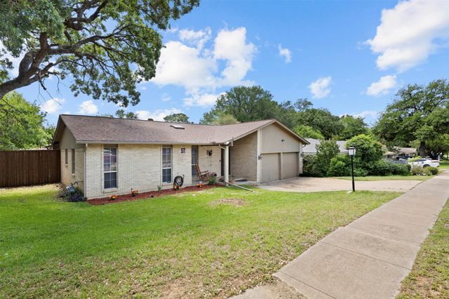 2010 Warwick Drive, Arlington, TX 76015