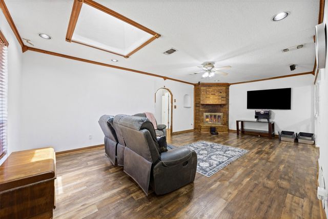 2010 Warwick Drive, Arlington, TX 76015