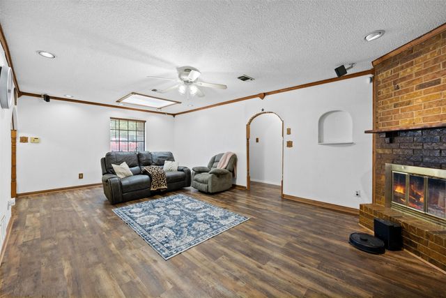 2010 Warwick Drive, Arlington, TX 76015