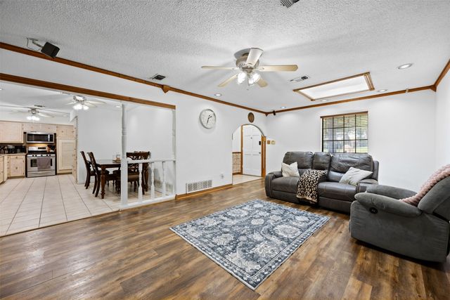 2010 Warwick Drive, Arlington, TX 76015
