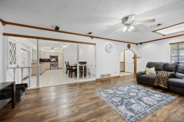 2010 Warwick Drive, Arlington, TX 76015