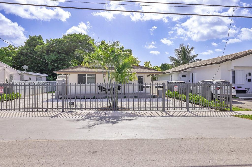 3520 SW 88th Pl, Miami, FL 33165