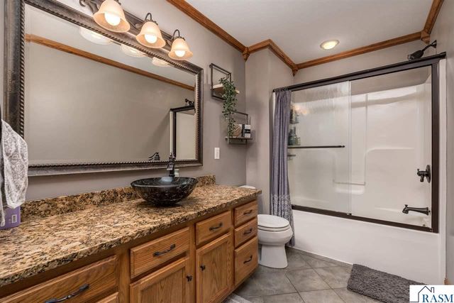 100 La Costa Lane, Mankato, MN 56001