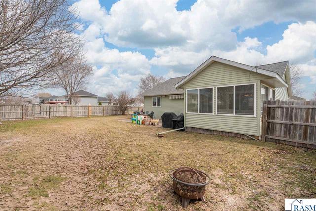 100 La Costa Lane, Mankato, MN 56001