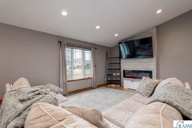 100 La Costa Lane, Mankato, MN 56001