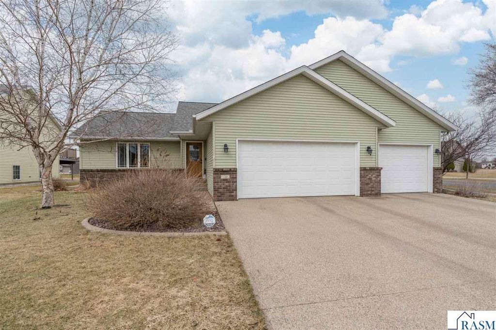 100 La Costa Lane, Mankato, MN 56001