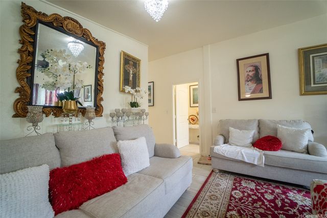 47-726 Kamehameha Highway, Kaneohe, HI 96744