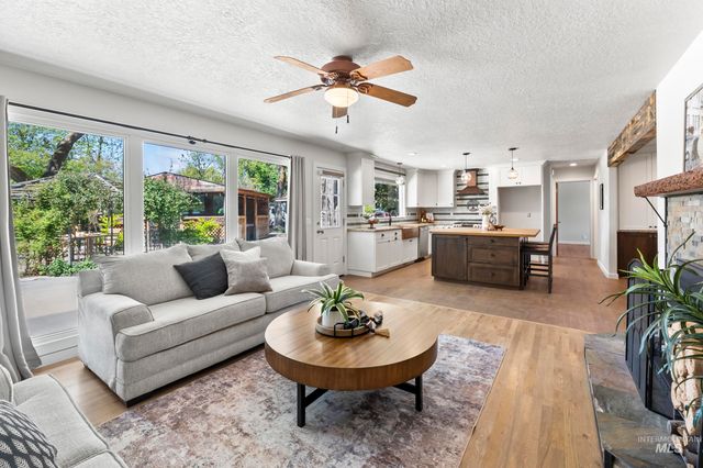 1255 S Cloverdale, Boise, ID 83709