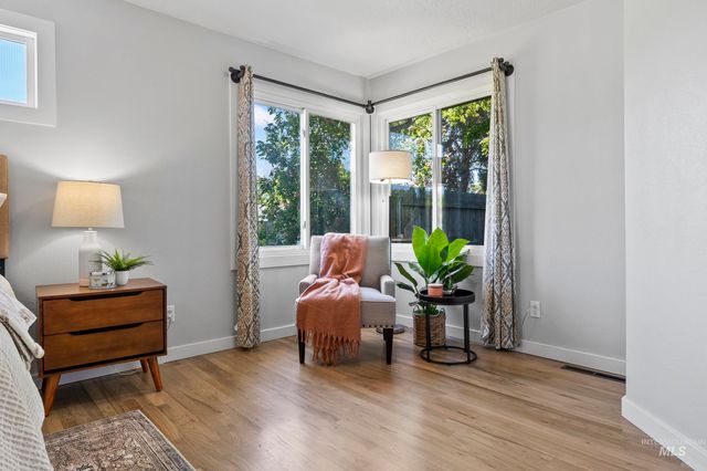 1255 S Cloverdale, Boise, ID 83709