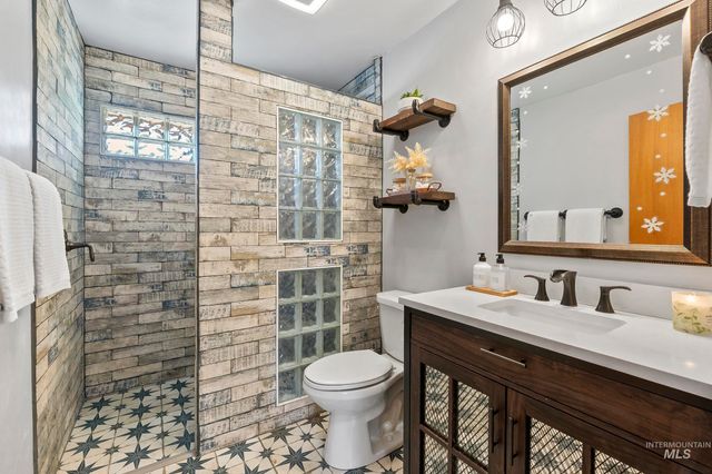 1255 S Cloverdale, Boise, ID 83709