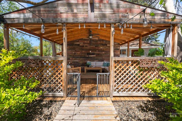 1255 S Cloverdale, Boise, ID 83709