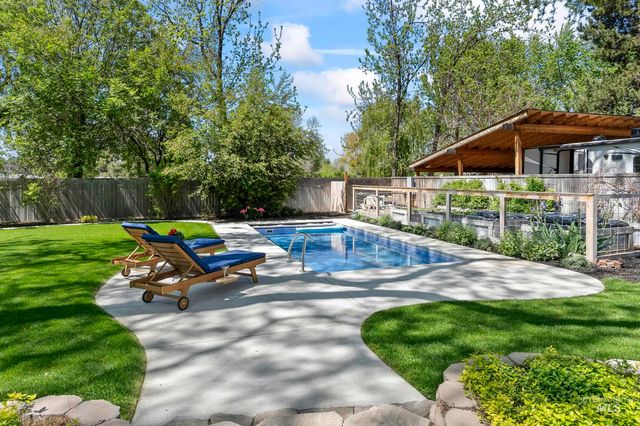 1255 S Cloverdale, Boise, ID 83709