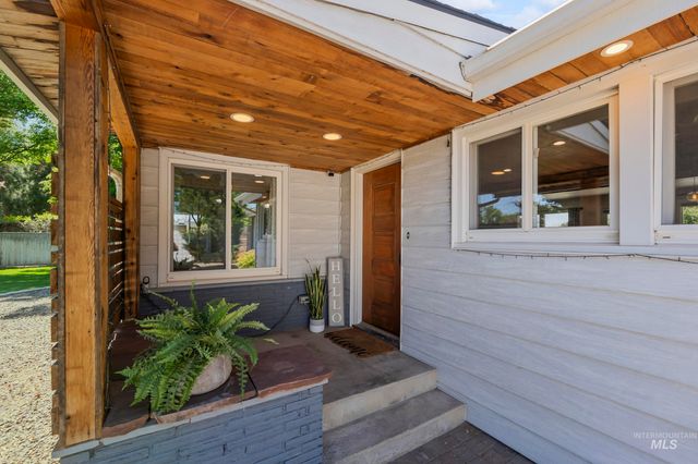 1255 S Cloverdale, Boise, ID 83709