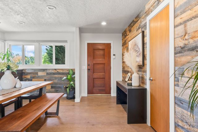 1255 S Cloverdale, Boise, ID 83709