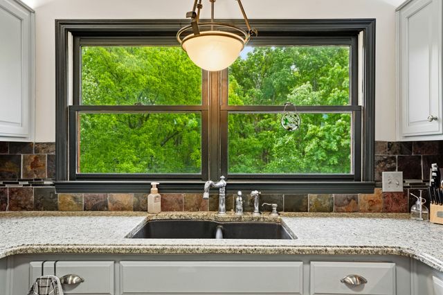 778 Fox Run Ln, Lafayette, TN 37083
