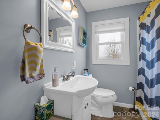 1086 Carters Ridge Road, Spruce Pine, NC 28777