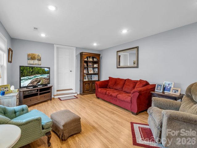 1086 Carters Ridge Road, Spruce Pine, NC 28777